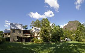 Glass House Mountains Ecolodge